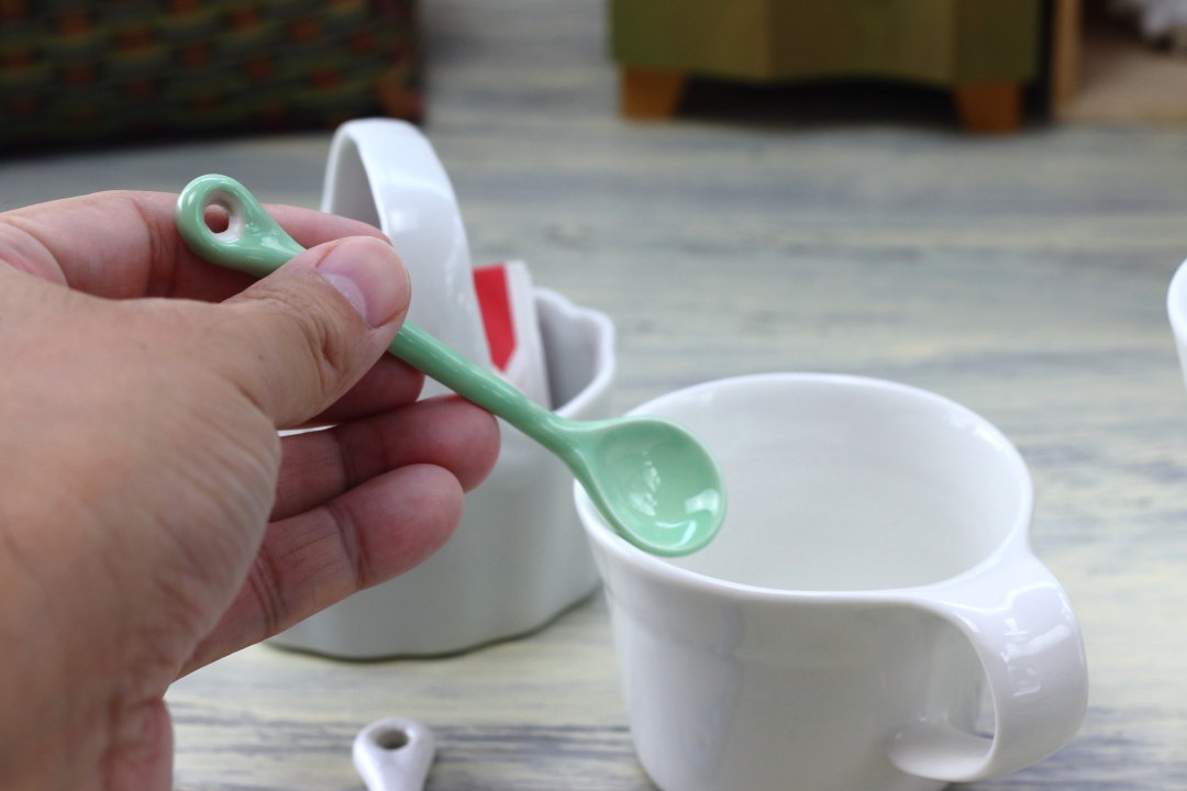 【スーパーセール半額商品・お一人様最大6個まで】ポップカラーティースプーン スーパーアウトレット cera-pockke-10020426 セラポッケ〜かわいい陶器のお店 サンプル画像3
