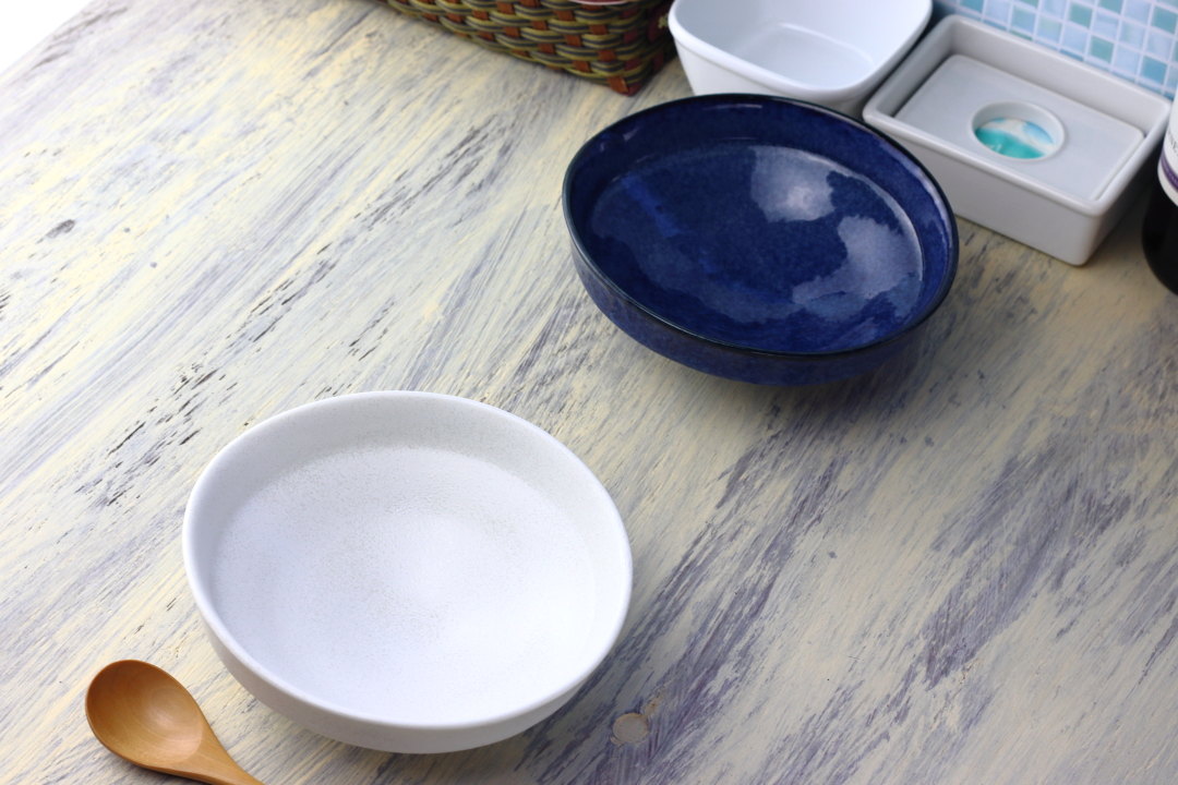 白結晶と窯変紺 たわみ6寸鉢 18cm 美濃取寄 日本製 美濃焼 ボウル ボール 中鉢 鉢 小付け サラダ鉢 肉じゃが鉢 煮物鉢 奴鉢 おつまみ 白い食器 青い食器 ネイビー ブルー 青 食器