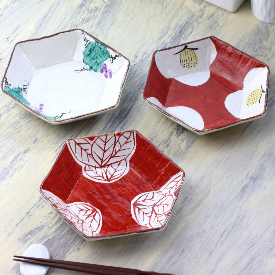赤絵三善 美濃焼手描六角鉢 18cm 美濃取寄 日本製 美濃焼 プレート 赤絵 六角皿 六角形 中皿 中鉢 平皿 リム皿 中華皿 炒めもの皿 パン皿 ディナープ...