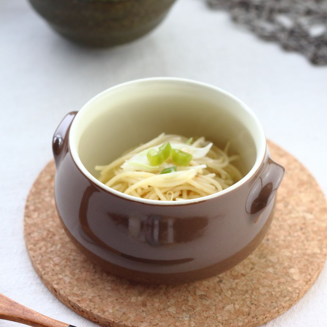 ぽってりフォルムの濃いブラウングラタンボウル 400ml 日本製 美濃焼 日本製 瀬戸焼 ブラウン 茶色 耳付き 取っ手付き ハンドル 耐熱皿 グラタンボウル ...