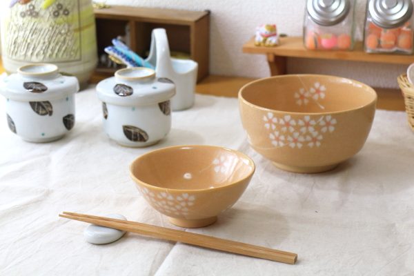 美濃焼 12cm美濃焼ご飯茶碗 貫入に独特の味わいがあります ご飯茶碗 お茶碗 飯碗 茶碗 昔ながら 国産 美濃焼 訳あり