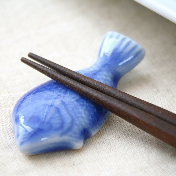 青い魚の箸置き おせちに合います 箸置き 箸休め はしおき カフェ食器 和洋食に使える 国産 美濃焼 訳あり