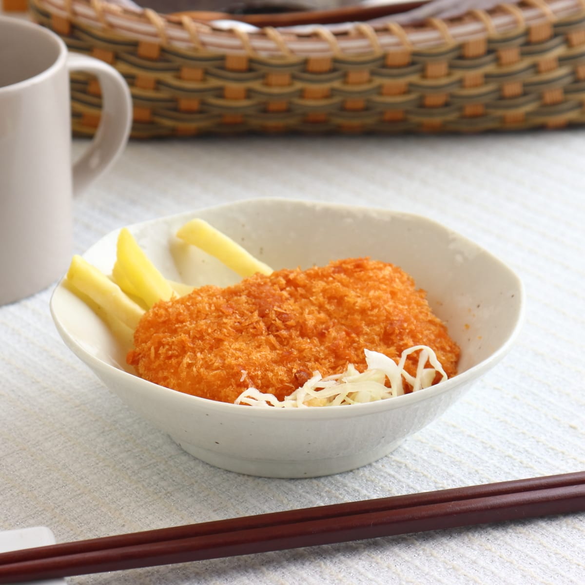 下町食堂八角おかず小鉢 14cm 日本製 美濃焼 作家もの風 粉引 レトロモダン たわみ鉢 生成り色 おうちごはん 副菜鉢 和カフェ 表示在庫限り 人気 おすすめ オススメ おしゃれ オシャレ