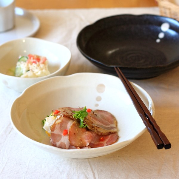 ドット 花型6.8寸多用鉢 カフェ風コーディネイトにGOOD パスタ鉢 中鉢 カレー皿 主食皿 和食器 国産 美濃焼 訳あり