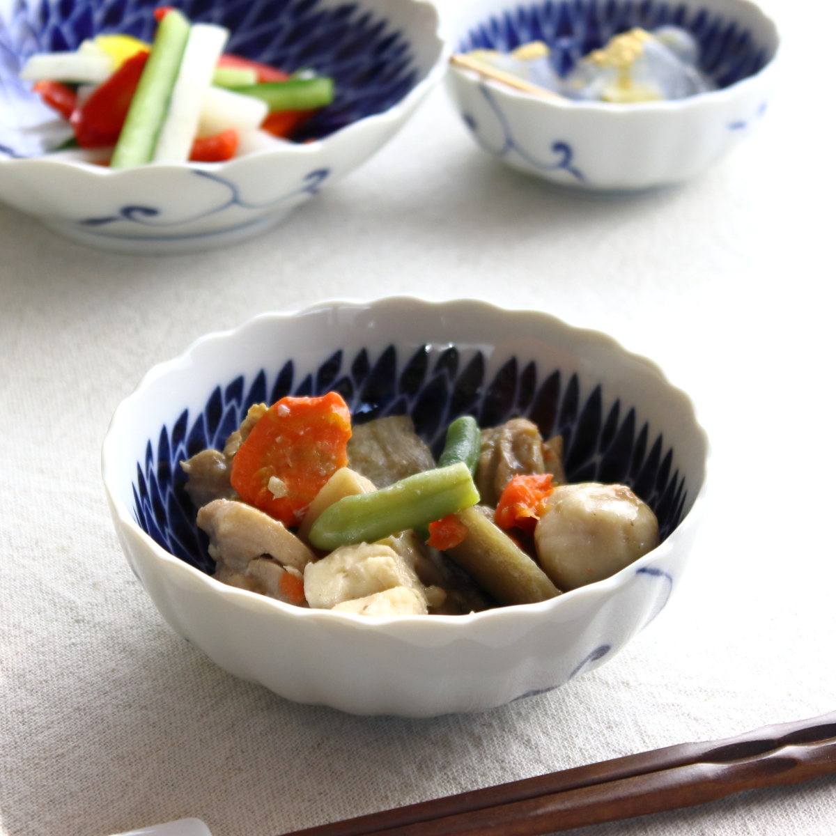 千重菊 4.5寸中鉢 13.8cm 日本製 美濃焼 45鉢 中鉢 中皿 肉じゃが鉢 煮物鉢 鉢 ボウル ボール サラダボウル スープ シチュー ロールキャベツ ...