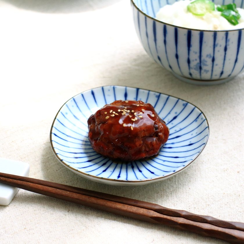 吹墨十草 三角小皿 12cm 国産 美濃焼 3.5寸小皿 三角35皿 丸皿 プレート 醤油皿 取り皿 薬味皿 漬物皿 おつまみ 青い皿 小さい 小さめ カフェ ...