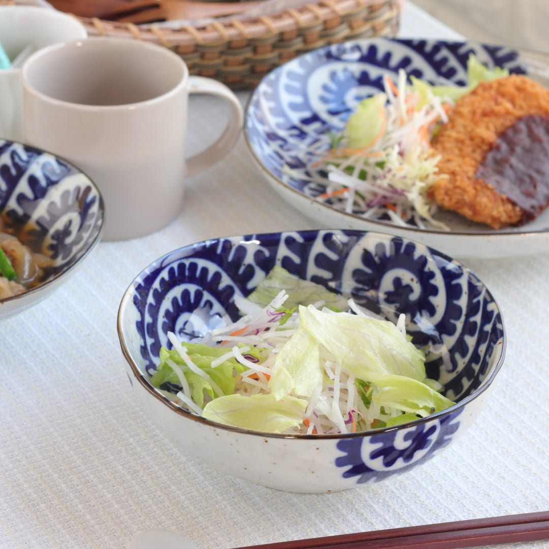 Rakuten - 筆たこ唐草 煮物鉢 16.5cm 日本製 美濃焼 三角55鉢 肉じゃが鉢 煮物鉢 奴鉢 中鉢 大鉢 鉢 うどん鉢 おばんざい スープ シチュー カレー ロールキャベツ ボウル ボール 藍色 紺