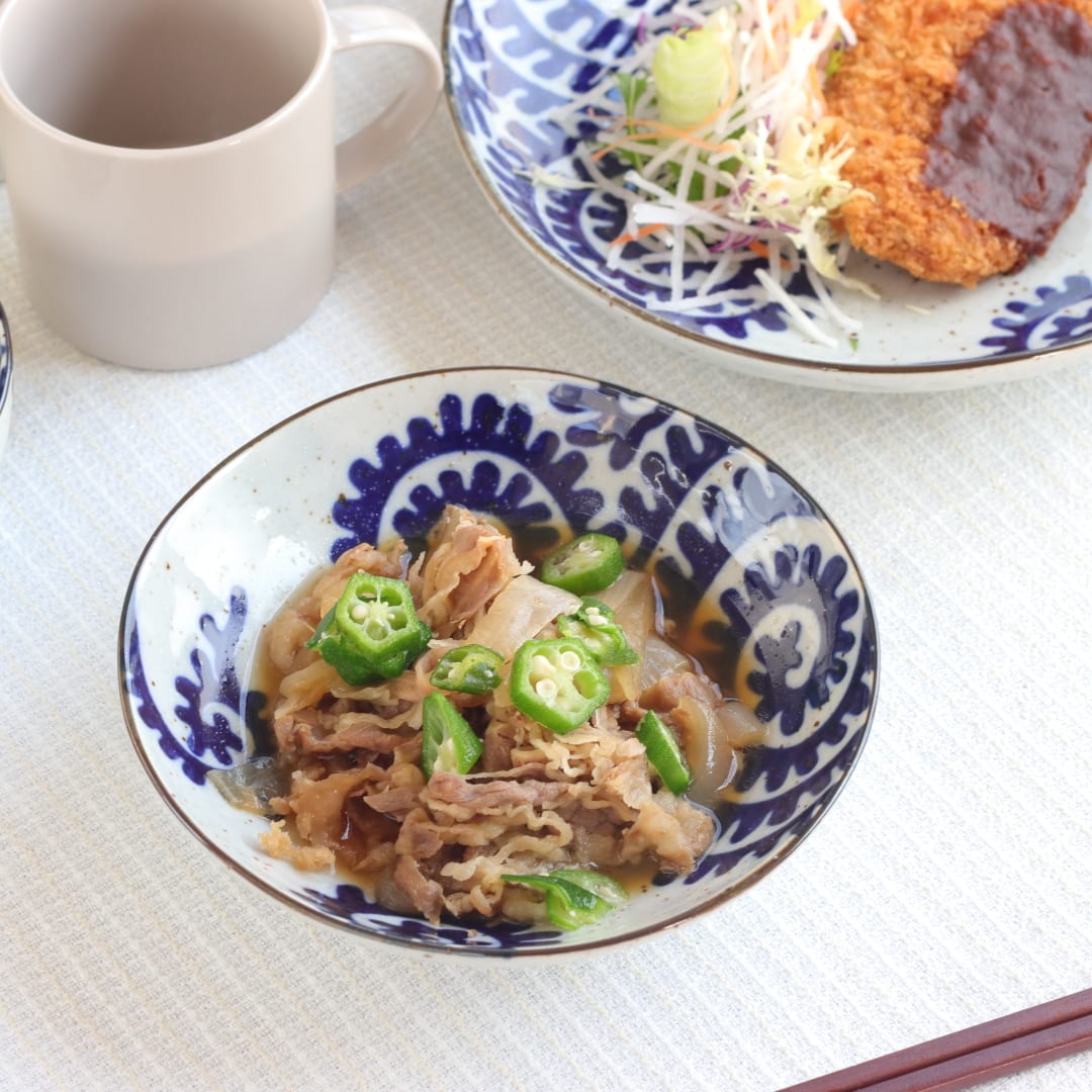 筆たこ唐草 浅鉢 17cm 日本製 美濃焼 六兵55浅鉢 ボウル ボール 中鉢 鉢 小付け サラダ鉢 肉じゃが鉢 煮物鉢 奴鉢 おつまみ 藍色 紺 ネイビー 手書き風 人気 おすすめ オススメ