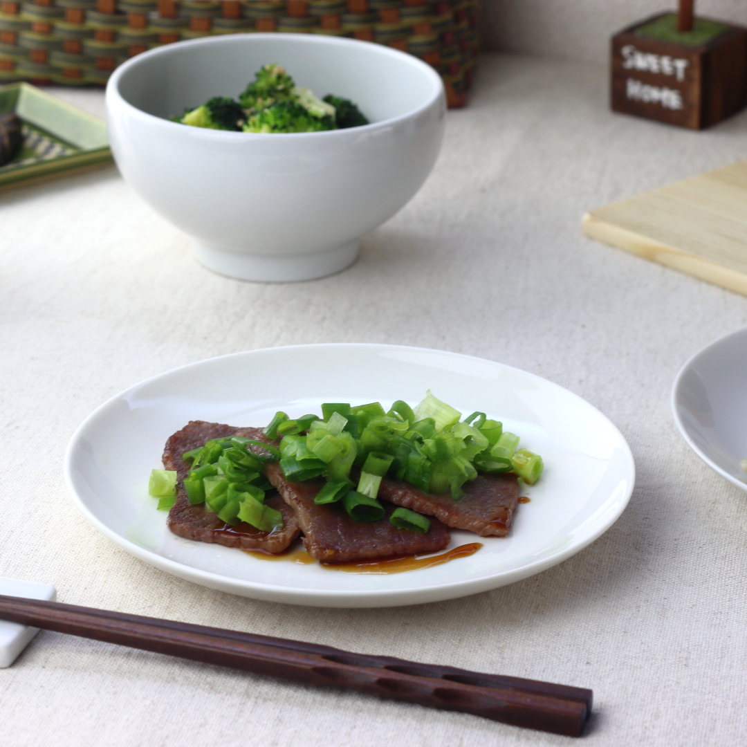 オフホワイトのシンプル丸プレート 19cm 日本製 美濃焼 大皿 中皿 和皿 丸皿 パスタプレート ステーキ ロールキャベツ 炒めもの 刺し身皿 ワンプレート プレート メインディッシュ