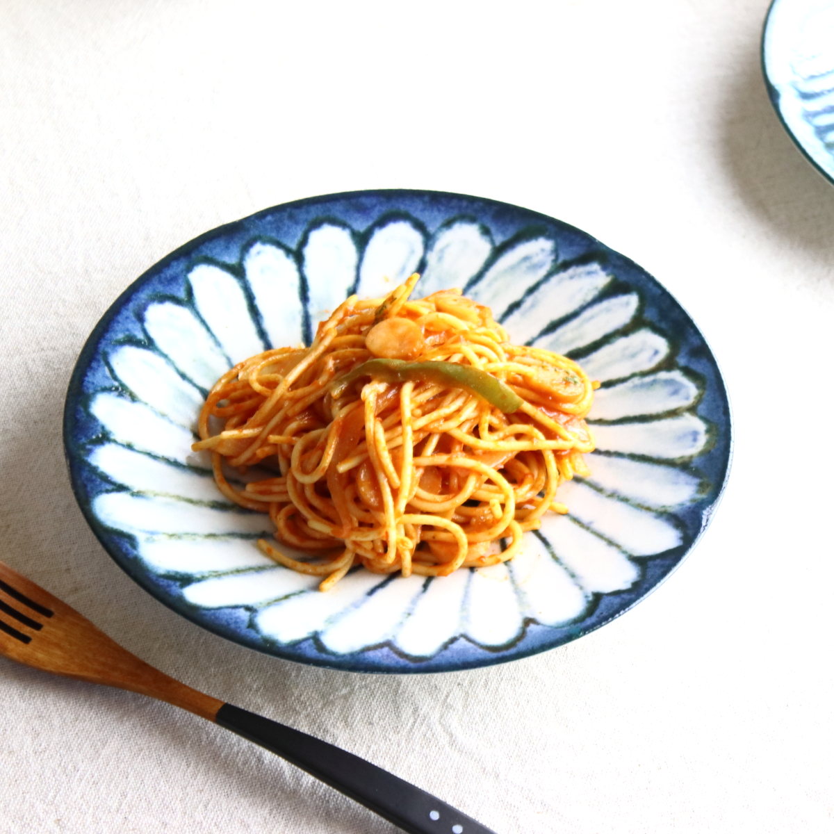 令和粉引 華 大皿 22cm 日本製 美濃焼 7寸皿 大皿 中皿 和皿 パスタプレート プレート ステーキ レトロ感 ロールキャベツ 表示在庫限り 食器 うつわ...