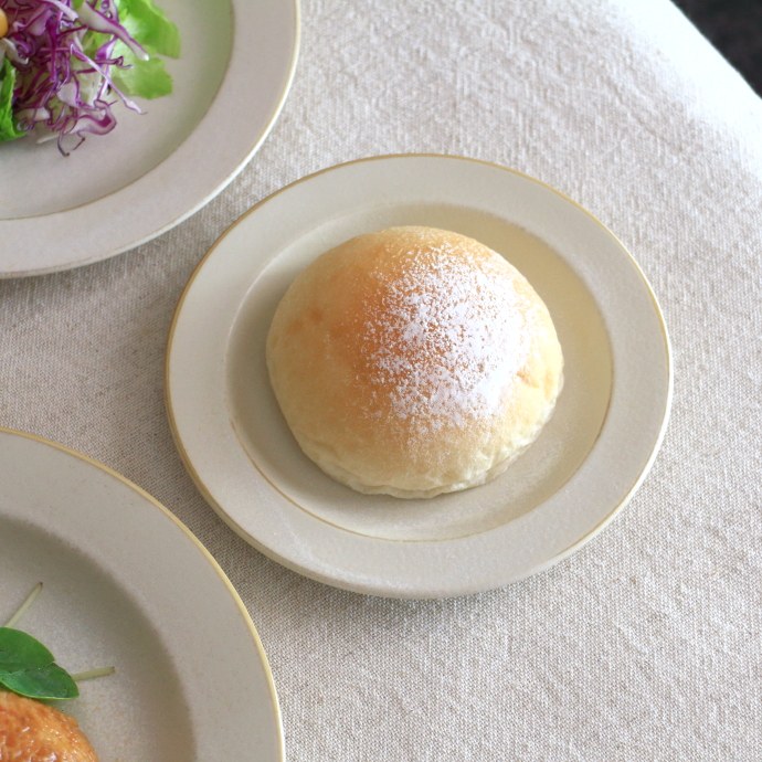 Rakuten - 窯変クリーム釉 16cmパン皿 プレート 中皿 平皿 取り皿 お皿 シンプル レトロ 窯変 和食器 日本の食器 陶器 食器 カフェ食器 オシャレ 国産 美濃焼 訳あり
