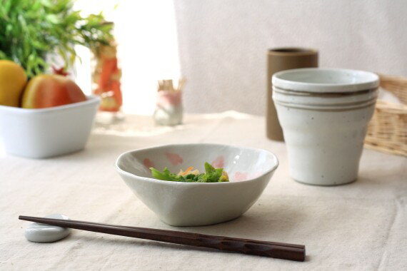 桜の三角鉢 和食が似合う春の和食器 小鉢 煮物鉢 肉じゃが鉢 和食器 和食 国産 美...