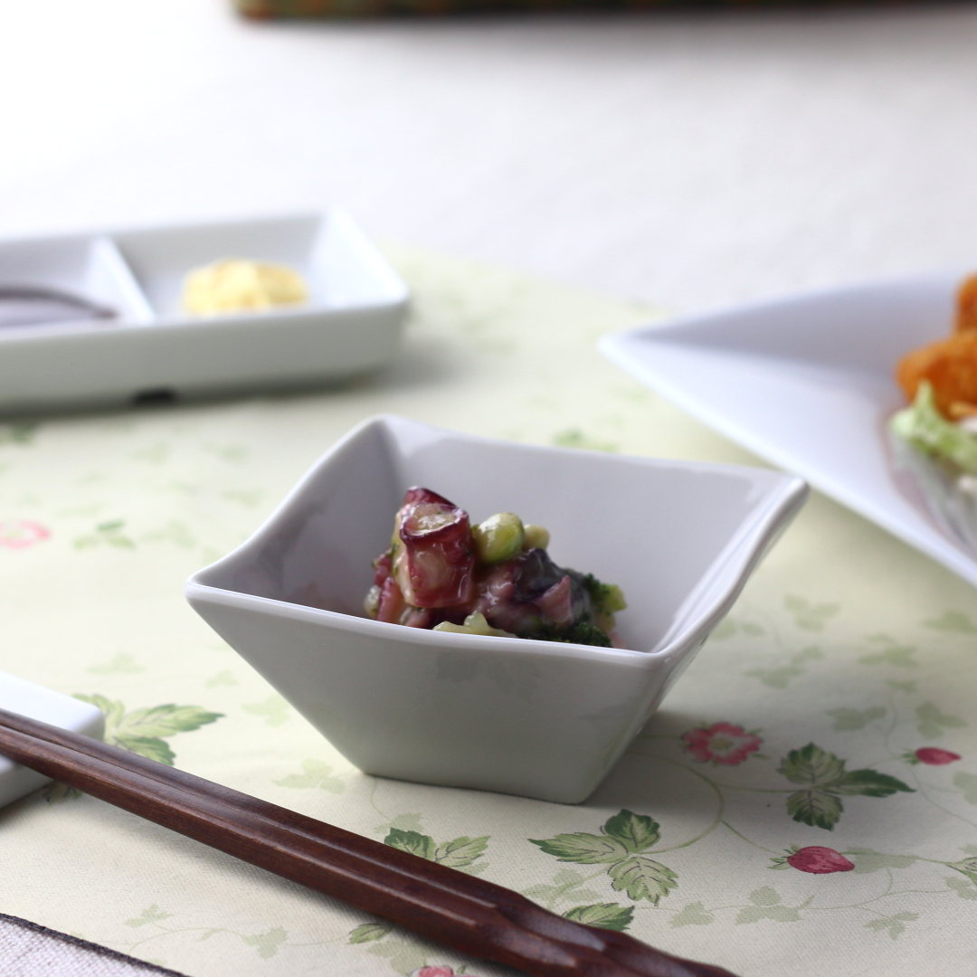 シンプルスクエア小鉢 9cm 日本製 美濃焼 小鉢 小分け鉢 小付け 小器 小椀 豆鉢 サラダ鉢 ミニ鉢 ボウル ボール カップ デザートカップ おつまみ 白 ...