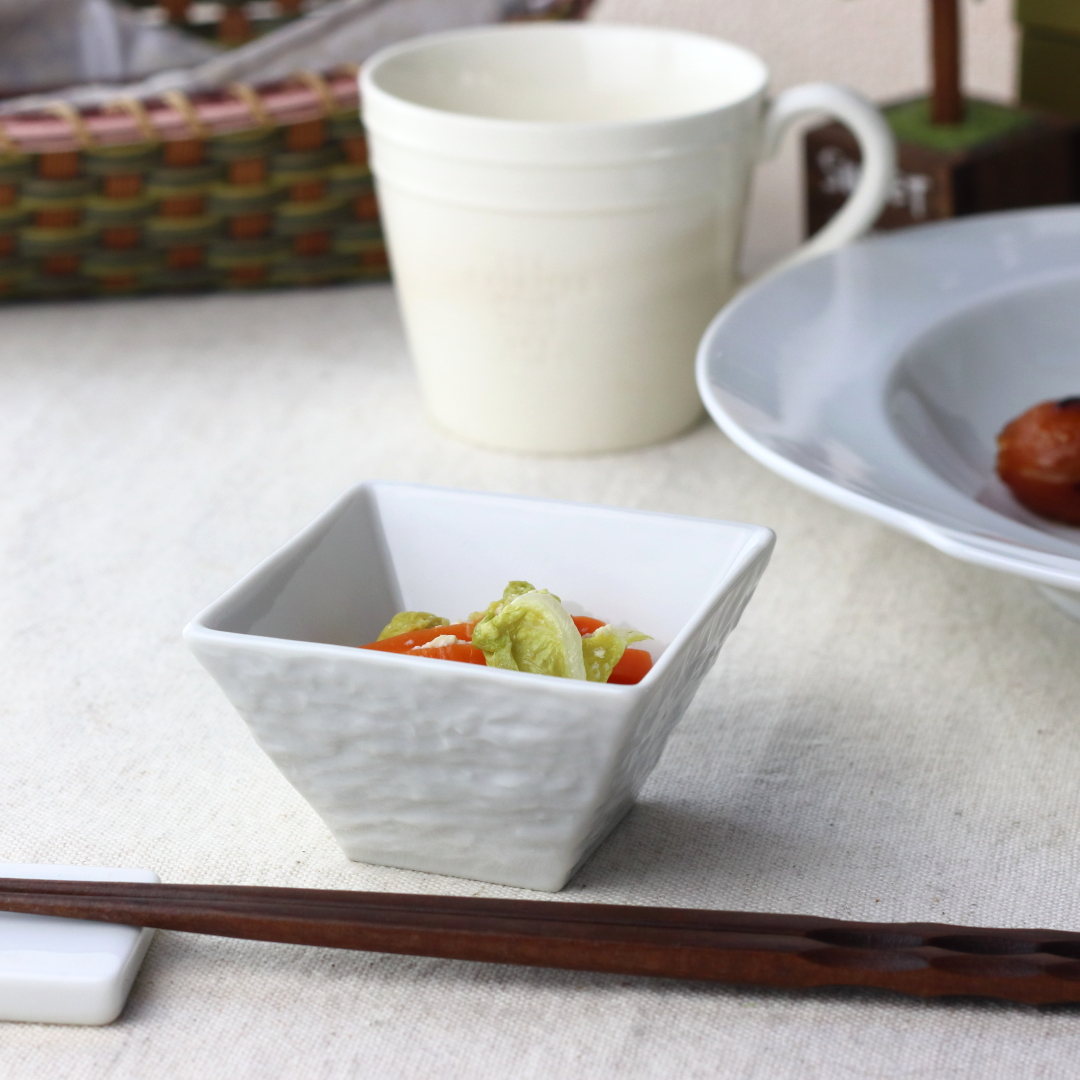 ロックスクエア小鉢 8cm 日本製 美濃焼 小鉢 小分け鉢 小付け 小器 小椀 豆鉢 サラダ鉢 ミニ鉢 ボウル ボール カップ デザートカップ おつまみ 白 表...