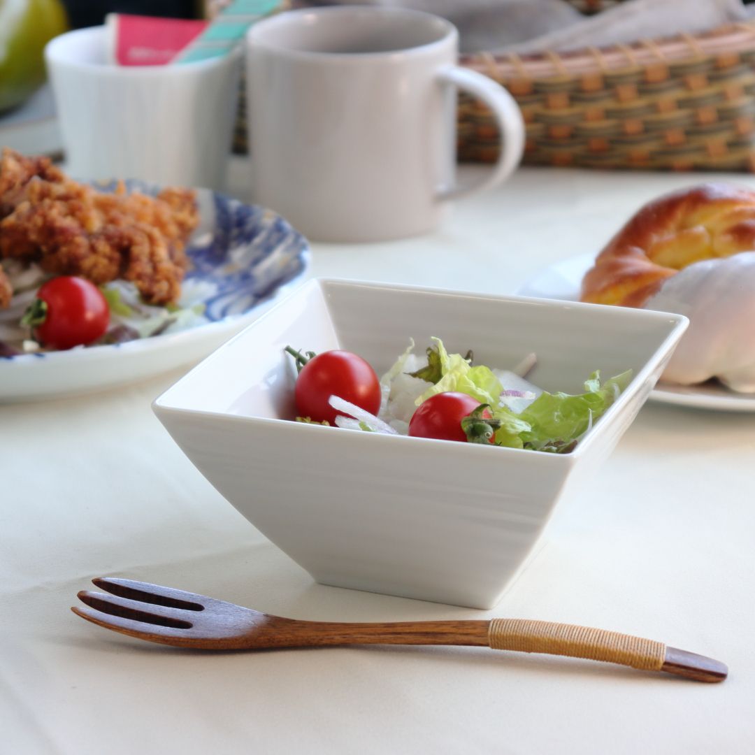 うっすらライン サラダボウル 12cm 日本製 美濃焼 ボウル ボール 中鉢 鉢 小付け サラダ鉢 肉じゃが鉢 煮物鉢 奴鉢 おつまみ 白 白い食器 表示在庫限...