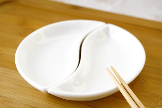 イルカプチディッシュ 13.5cm 2つ組み合わせて使うとオシャレ 小皿 小付け 洋食器 カフェ食器 白い食器 国産 美濃焼 訳あり