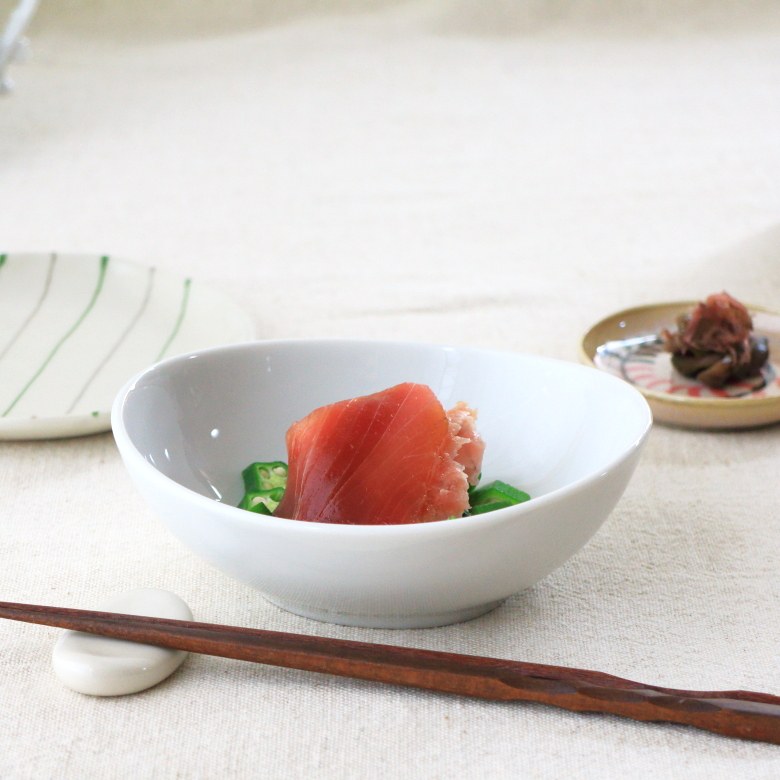 オーバルサラダボール 15cm マルチボール 小鉢 だ円 フルーツ シンプル 白い食器 食器 器 皿 お皿 陶器 磁器 陶磁器 瀬戸物 おしゃれ オシャレ かわ...