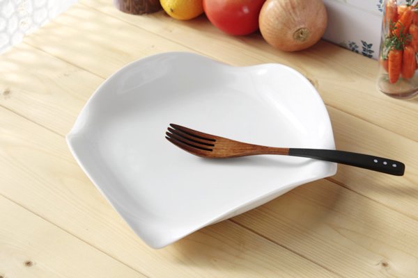 AVANT 22cmプレート 大皿 パスタ皿 白磁 シンプル サラダ 軽量陶器 カフェ食器 北欧食器 白い食器 定番商品 国産 美濃焼 訳あり 美濃取り寄せ