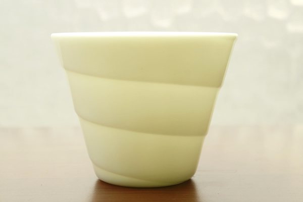 スパイラルカップS 120ml 8.5cm Hilineカップシリーズ コップ 薄型 光が透ける 軽量 軽い 白磁 オシャレ 定番商品 国産 美濃焼 訳あり 美...