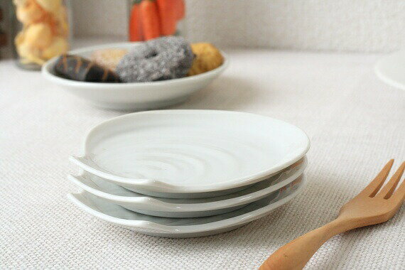 ハマグリの小皿 スーパーアウトレット 魚介小皿シリーズ 和菓子皿 一口サイズのお菓子 小皿 オシャレ かわいい 国産 美濃焼 訳あり