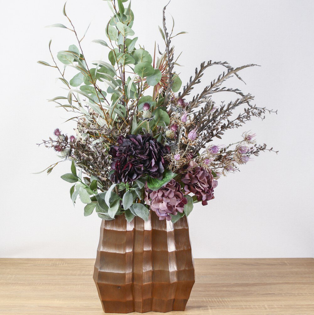 限定価格セール 個性的な花器に濃厚なグリーン プロテア ユーカリなどのビンテージ感あるアレンジです 造花 アーティフィシャルフラワー インテリア雑貨 ギフト 人工植物 フラワー Africaagility Org