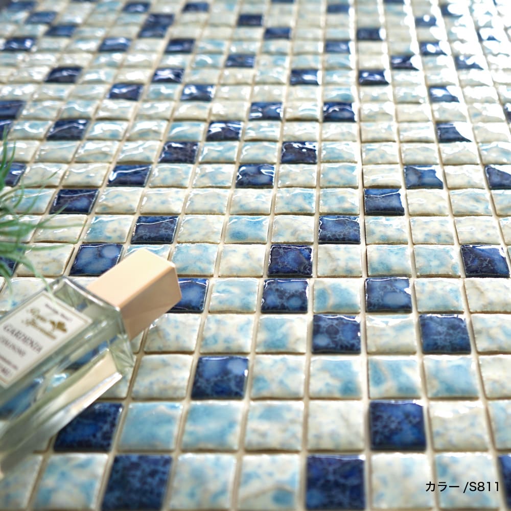 本物のタイルがシールで貼るだけで施工できちゃう 材料不要であっという間に本格的でおしゃれなモザイクタイルの壁が完成します タイル シール シールタイル ステッカータイル タイルシール モザイクタイル 日本製 美濃焼タイル 簡単 キッチン おしゃれ 壁 超話題新作 Diy