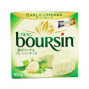 ＜＜ ITEM INFORMATION ＞＞ 名称 ブルサン ガーリック＆ハーブ 100g 商品詳細 豊かなガーリックの風味とハーブの香りが、フレッシュなチーズの味わいと絶妙なバランスで合わさり濃厚かつ洗練された味に仕上がりました。フランス北西部にあるノルマンディーは良質な乳製品の産地です。 1057年チーズ職人の見習いのフランソワ・ブルサン が会社を設立。 ブルサンはノルマンディ農家の伝統的なレシピをヒント に、加熱をせずに冷却した状態のまま アルミ包装をするという唯一無二の独自の製法を開発。 人気のフランス産チーズが国産 になって、食べやいサイズなって新たに登場しました。 原材料名 生乳、ガーリック、ペッパー、食塩、ハーブ、(パセリ、チャイブ)、保存料（ソルビン酸K） 内容量 100g 賞味期限 お届け後、約10日以上 保存方法 10℃以下（要冷蔵） 原産国名 日本 製造者 よつ葉乳業株式会社 十勝主管工場 北海道河東群音更町新通20丁目3番地 出荷日/着日 配送方法 冷蔵のみ 同梱包 冷蔵配送の商品と同梱が可能です。 ※予約商品との同梱の場合は、予約商品の発送日にあわせて発送させていただきます。 備考 ※写真はイメージです。実際にお届けの商品は形状やパッケージが異なる場合があります。フレッシュチーズに ニンニクの香りと味わいが食欲をそそる くせになるガーリックタイプ フランス発祥のフレッシュフレーバーチーズ フランス北西部にあるノルマンディーは良質な乳製品の産地です。 1057年チーズ職人の見習いのフランソワ・ブルサン が会社を設立。 ブルサンはノルマンディ農家の伝統的なレシピをヒントに、加熱をせずに冷却した状態のまま当時は革新的だったアルミ包装をするという唯一無二の独自の製法を開発。 人気のフランス産チーズが国産になって、食べやいサイズなって新たに登場しました。 しっかりとガーリックのきいたチーズほろほろとした食感にガーリックの独特の風味とフレッシュハーブの豊かな香りが口に広がります。なめらかなチーズとバランス良く合わさって、 洗練された味に仕上がっています。 まさにクセになる逸品。この風味が食欲をそそります。