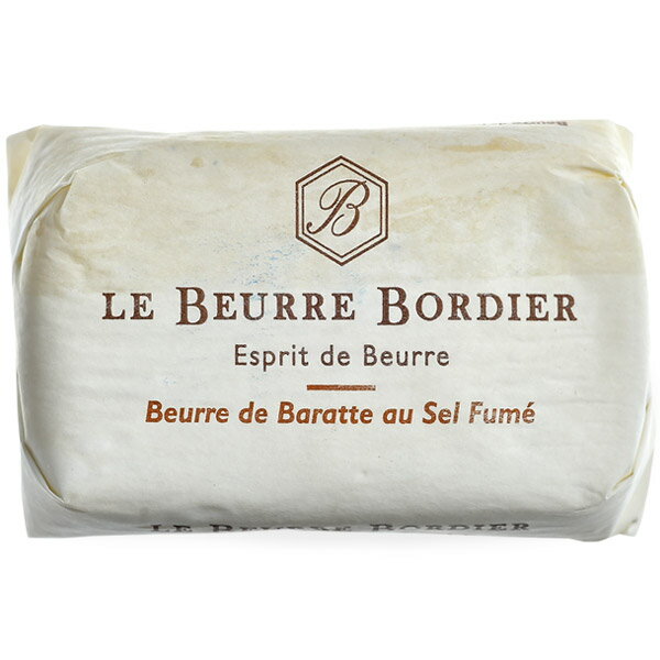 ＜＜ ITEM INFORMATION ＞＞ 名称 フランス産 ボルディエ［Bordier］バター 燻製塩 商品詳細 燻製塩が練りこまれた、しっかりとした個性的なアロマがバターの乳脂を引き立てます。寒い時期に特に美味しく感じる味わいです。 鹿などのジビエ、鳥など白身の肉、魚のオーブン焼きに相性ピッタリのバターです。 原材料名 生乳、燻製塩（食塩、黒胡椒、玉ねぎ、カレー粉）、食塩 内容量 125g 賞味期限 2週間前後 保存方法 10℃以下（要冷蔵） 原産国名 フランス 輸入者 フレンチF＆Bジャパン株式会社 東京都品川区荏原1-19-17 出荷日/着日 配送方法 基本冷蔵/冷凍配送も可 同梱包 冷蔵/冷凍配送可能な商品と同梱が可能です。 ※予約商品との同梱の場合は、予約商品の発送日にあわせて発送させていただきます。 備考 ※写真はイメージです。実際にお届けの商品は形状やパッケージが異なる場合があります。Le Beurre BORDIER ボルディエ ジャン・イヴ・ボルディエ氏が手がける、ブルターニュ地方で生息している牛の乳を使用し、木製撹拌槽を使った伝統製法で3日間もの時間をかけ丁寧に作られる上質バターです。 ツゲ材の木ベラで一つ一つ特有の形に手作業で成形されるボルディエのバターは、ミルクの上質な味わい風味が濃厚かつ繊細で、星付きレストランや一流ホテルなどでも採用されており高品質バターとして有名です。 ボルディエ バター 燻製塩 Le beurre au Sel Fume 125g 【Sel Fume 燻製塩】 燻製塩が練りこまれた、しっかりとした個性的なアロマがバターの乳脂を引き立てます。寒い時期に特に美味しく感じる味わいです。鹿などのジビエ、鳥など白身の肉、魚のオーブン焼きに相性ピッタリのバターです。 3日間かけて作る丁寧な製法!! ミルクの風味が生きている フランス産の発酵バターといえばエシレかボルディエと連想するほどに今や日本でも人気の高い発酵バターです。日本の高級なフレンチなどではお目にかかる事もしばしば。 ブルターニュ地方で生息している牛の乳を使用し、17世紀から続く木製撹拌槽を使った伝統製法でバターを製造しています。 ごく一般的なバターを作るのに必要な時間は6時間程度ですが、ボルディエのバターは3日間をかけて丁寧に手作り製法を貫いています。 左の写真をよく見てみると、細かなギザギザ模様が見えます、これはツゲ材の木ベラで一つ一つ特有の形に手作業で成型しているからつく跡なのです。 発酵バターとは？ よくスーパー等で売っている日本の普通のバターと発酵バターは製法に違いがあります。 バターはクリーム（ミルクの脂肪分）をかき混ぜ（撹拌し）て作ります。「発酵バター」はバターの原料となるクリームを乳酸菌の作用により発酵させてから作ります。この発酵というひと手間かかる工程によって、濃厚な風味とコクが生まれ非常にミルクの香り高いバターとなるのです。 独特の柔らかな質感と風味の秘密 昔ながらの手練り作業 牛乳を攪乳しクリームにする→殺菌→熟成→再度攪拌→洗い→練り→加塩→成形。これが一般的なバターの製造工程で、現在では機械で短時間にて行うのが一般的です。 この製法より時間をかけて攪乳・攪拌作業の段階で熟成させるバターを、「ブール・バラット（Beurre baratte）」と言います。 さらに、ボルディエのバターは、練りの作業を伝統的な「マラクサージュ（Malaxage）」という手作業で行っています。 木製で半世紀前の年代物の練り機は、バターを練る内側表面とローラー部分が木製の特注品です。バターをローラーで伸ばしては集めて、また伸ばすこの作業を20分ほど続け、昔ながらの手作業で少量ずつバターを練り上げていきます。 有塩の場合は、60ミクロンという細かい海塩を練り合わせます。バターを練り叩くたびに余分な水分「涙」が滲み出してきます。 これらの作業によりボルディエ独特の柔らかな質感と風味が生まれるのです。 ツゲ材の木ベラで一つ一つ特有の形に手作業で成型、包装。仕上げの段階まで手作業で行われる上質バターです。 ■ Le beurre au Sel Fume 燻製塩 燻製塩が練りこまれた、しっかりとした個性的なアロマがバターの乳脂を引き立てます。寒い時期に特に美味しく感じる味わいです。 鹿などのジビエ、鳥など白身の肉、魚のオーブン焼きに相性ピッタリのバターです。 燻製のスモーキーな香りと適度な塩加減がたまらない ミルクの風味が詰まった 濃厚な発酵バターを召し上がれ ＜＜ ITEM INFORMATION ＞＞ フランス産の発酵バターといえばエシレかボルディエと連想するほどに今や日本でも人気の高い発酵バターです。 日本の高級なフレンチなどではお目にかかる事もしばしば。ブルターニュ地方で生息している牛の乳を使用し、17世紀から続く木製撹拌槽を使った伝統製法でバターを製造しています。 ごく一般的なバターを作るのに必要な時間は6時間程度ですが、ボルディエのバターは3日間をかけて丁寧に手作り製法を貫いています。 よく見てみると、細かなギザギザ模様が見えます、これはツゲ材の木ベラで一つ一つ特有の形に手作業で成型しているからつく跡なのです。 【 バターの保存方法 】 バターの保存温度は5℃前後。ヨーロッパでは常温保存が一般的ですが、湿度や温度の関係で日本では、冷蔵保存をお薦めします。 バターは匂いを吸着しやすいので、冷蔵庫で保存するのも長期間は向きません。すぐに使い切れない場合は冷凍保存も可能です。しっかり密封して冷凍保存すれば風味が損なわれず美味しくお召し上がりいただけます。バターの味が製品の味を左右する、フランスの菓子・パン職人は冷凍して品質を保ったバターを使っています。 お薦めの保存方法は、1週間程度で消費できる分は冷蔵庫で保存し消費して、すぐに食べきれない分は1回分（10〜20g）を小分けして、きっちりラップしてタッパーやジップ付き袋に入れて冷凍庫へ。食べる分だけ解凍して使えば2か月程度は新鮮なバターを楽しめます。 ※冷凍保存は冷蔵保存よりも長持ちしますが、家庭用の冷凍庫は開閉時に温度が変化しやすいので、長期にわたる保存はお薦めしません。 ボルディエ 発酵バター 燻製塩入り メーカー・ブランド名 Le Beurre Bordier / ボルディエ 生産国 フランス 原材料 生乳、燻製塩（食塩、黒胡椒、玉ねぎ、カレー粉）、食塩 内容量 125g 保存方法 冷蔵保存 ※冷凍保存も可能です。上記保存方法を参照ください。 賞味期限 到着後約2週間（冷蔵） 輸入者 フレンチF&amp;Bジャパン株式会社 東京都品川区荏原1-19-17