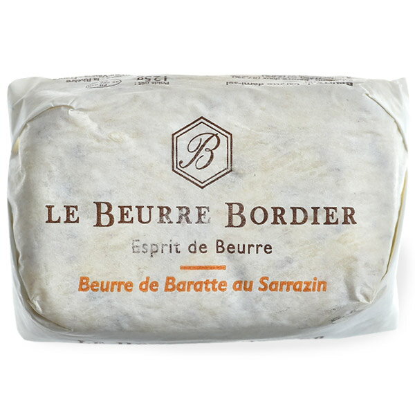 ＜＜ ITEM INFORMATION ＞＞ 名称 フランス産 ボルディエ［Bordier］バター サラザン［そば］ 商品詳細 そばの実のサクサクとした食感と、グリルした香ばしい風味のハーモニーが新鮮な味わい!! 海老など魚介類のグリルや、サブレやフォンダンショコラなどの製菓材料にも相性抜群です。 原材料名 生乳、そば、食塩 内容量 125g 賞味期限 2週間前後 保存方法 10℃以下（要冷蔵） 原産国名 フランス 輸入者 フレンチF＆Bジャパン株式会社 東京都品川区荏原1-19-17 出荷日/着日 配送方法 基本冷蔵/冷凍配送も可 同梱包 冷蔵/冷凍配送可能な商品と同梱が可能です。 ※予約商品との同梱の場合は、予約商品の発送日にあわせて発送させていただきます。 備考 ※写真はイメージです。実際にお届けの商品は形状やパッケージが異なる場合があります。Le Beurre BORDIER ボルディエ ジャン・イヴ・ボルディエ氏が手がける、ブルターニュ地方で生息している牛の乳を使用し、木製撹拌槽を使った伝統製法で3日間もの時間をかけ丁寧に作られる上質バターです。 ツゲ材の木ベラで一つ一つ特有の形に手作業で成形されるボルディエのバターは、ミルクの上質な味わい風味が濃厚かつ繊細で、星付きレストランや一流ホテルなどでも採用されており高品質バターとして有名です。 ボルディエ バター サラザン Le beurre au Sarrazin 125g 【Sarrazin そば】 そばの実のサクサクとした食感と、グリルした香ばしい風味のハーモニーが新鮮な味わい!! 海老など魚介類のグリルや、サブレやフォンダンショコラなどの製菓材料にも相性抜群です。 3日間かけて作る丁寧な製法!! ミルクの風味が生きている フランス産の発酵バターといえばエシレかボルディエと連想するほどに今や日本でも人気の高い発酵バターです。日本の高級なフレンチなどではお目にかかる事もしばしば。 ブルターニュ地方で生息している牛の乳を使用し、17世紀から続く木製撹拌槽を使った伝統製法でバターを製造しています。 ごく一般的なバターを作るのに必要な時間は6時間程度ですが、ボルディエのバターは3日間をかけて丁寧に手作り製法を貫いています。 左の写真をよく見てみると、細かなギザギザ模様が見えます、これはツゲ材の木ベラで一つ一つ特有の形に手作業で成型しているからつく跡なのです。 発酵バターとは？ よくスーパー等で売っている日本の普通のバターと発酵バターは製法に違いがあります。 バターはクリーム（ミルクの脂肪分）をかき混ぜ（撹拌し）て作ります。「発酵バター」はバターの原料となるクリームを乳酸菌の作用により発酵させてから作ります。この発酵というひと手間かかる工程によって、濃厚な風味とコクが生まれ非常にミルクの香り高いバターとなるのです。 独特の柔らかな質感と風味の秘密 昔ながらの手練り作業 牛乳を攪乳しクリームにする→殺菌→熟成→再度攪拌→洗い→練り→加塩→成形。これが一般的なバターの製造工程で、現在では機械で短時間にて行うのが一般的です。 この製法より時間をかけて攪乳・攪拌作業の段階で熟成させるバターを、「ブール・バラット（Beurre baratte）」と言います。 さらに、ボルディエのバターは、練りの作業を伝統的な「マラクサージュ（Malaxage）」という手作業で行っています。 木製で半世紀前の年代物の練り機は、バターを練る内側表面とローラー部分が木製の特注品です。バターをローラーで伸ばしては集めて、また伸ばすこの作業を20分ほど続け、昔ながらの手作業で少量ずつバターを練り上げていきます。 有塩の場合は、60ミクロンという細かい海塩を練り合わせます。バターを練り叩くたびに余分な水分「涙」が滲み出してきます。 これらの作業によりボルディエ独特の柔らかな質感と風味が生まれるのです。 ツゲ材の木ベラで一つ一つ特有の形に手作業で成型、包装。仕上げの段階まで手作業で行われる上質バターです。 ■ Le beurre au Sarrazin そばの実入り そばの実のサクサクとした食感と、グリルした香ばしい風味のハーモニーが新鮮な味わい!! 海老など魚介類のグリルや、サブレやフォンダンショコラなどの製菓材料にも相性抜群です。 ナッツのような香ばしい風味とサクサク食感がたまらない!! ミルクの風味が詰まった 濃厚な発酵バターを召し上がれ ＜＜ ITEM INFORMATION ＞＞ フランス産の発酵バターといえばエシレかボルディエと連想するほどに今や日本でも人気の高い発酵バターです。 日本の高級なフレンチなどではお目にかかる事もしばしば。ブルターニュ地方で生息している牛の乳を使用し、17世紀から続く木製撹拌槽を使った伝統製法でバターを製造しています。 ごく一般的なバターを作るのに必要な時間は6時間程度ですが、ボルディエのバターは3日間をかけて丁寧に手作り製法を貫いています。 よく見てみると、細かなギザギザ模様が見えます、これはツゲ材の木ベラで一つ一つ特有の形に手作業で成型しているからつく跡なのです。 【 バターの保存方法 】 バターの保存温度は5℃前後。ヨーロッパでは常温保存が一般的ですが、湿度や温度の関係で日本では、冷蔵保存をお薦めします。 バターは匂いを吸着しやすいので、冷蔵庫で保存するのも長期間は向きません。すぐに使い切れない場合は冷凍保存も可能です。しっかり密封して冷凍保存すれば風味が損なわれず美味しくお召し上がりいただけます。バターの味が製品の味を左右する、フランスの菓子・パン職人は冷凍して品質を保ったバターを使っています。 お薦めの保存方法は、1週間程度で消費できる分は冷蔵庫で保存し消費して、すぐに食べきれない分は1回分（10〜20g）を小分けして、きっちりラップしてタッパーやジップ付き袋に入れて冷凍庫へ。食べる分だけ解凍して使えば2か月程度は新鮮なバターを楽しめます。 ※冷凍保存は冷蔵保存よりも長持ちしますが、家庭用の冷凍庫は開閉時に温度が変化しやすいので、長期にわたる保存はお薦めしません。 ボルディエ 発酵バター そばの実入り メーカー・ブランド名 Le Beurre Bordier / ボルディエ 生産国 フランス 原材料 生乳、そば、食塩 内容量 125g 保存方法 冷蔵保存 ※冷凍保存も可能です。上記保存方法を参照ください。 賞味期限 到着後約2週間（冷蔵） 販売者 フレンチF&amp;Bジャパン株式会社 東京都品川区荏原1-19-17