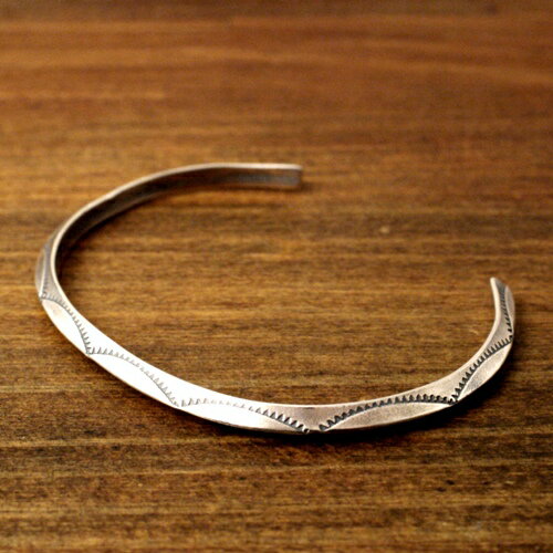 Atease SIMPLE NAVAJO BRACELET / SILVER