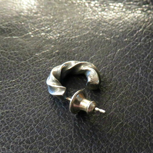 俳優：綱啓永さん着用モデル mollive HeavyOZ HEAVY TWIST PIERCE