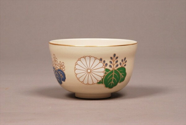Amazon.co.jp: 天皇陛下菊紋 桐絞入茶碗 極 抹茶椀 T : ホーム