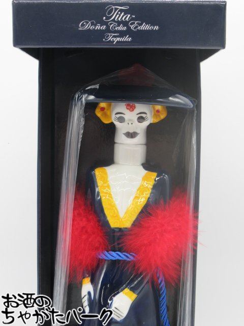 ドーニャ セリア ブランコ 装飾ガイコツ陶器ボトル 40度 750ml ■表情や服のデザインは入荷ごとに異なります。