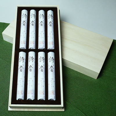 春香堂お線香、詩音桐箱入ギフト、短寸8把入【ご進物/お盆/お彼岸/お供え/送料無料】のサムネイル