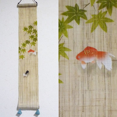 手描き 細タペストリー 金魚 楓 紅葉 タペストリー 壁飾り Amazon.co.jp: 手描き 細タペストリー 金魚に楓 : ホーム＆キッチン