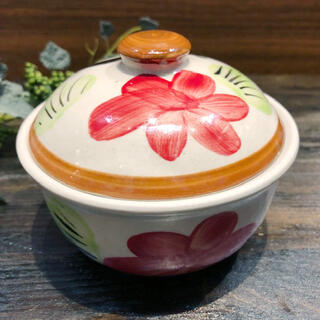 【にわとり食器 蓋付きお椀/赤花 11cm】蓋付きにわとり陶器にわとり食器にわとり柄タイ料理アジアン料理タイ雑貨のサムネイル