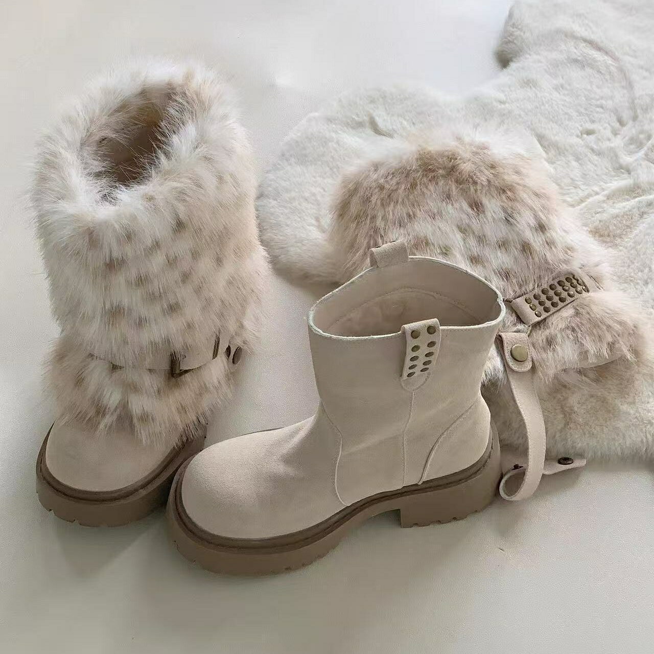 レディース ブーツ 冬 雪靴 ショートブーツ 防滑 裏起毛 ふわふわ ボア 厚手 保温 あったか 2way デザイン カジュアル 可愛い 軽量 歩きやすい 防寒 シンプル ママ女子 学生 通勤 通学 デイリー コーデしやすい 秋冬