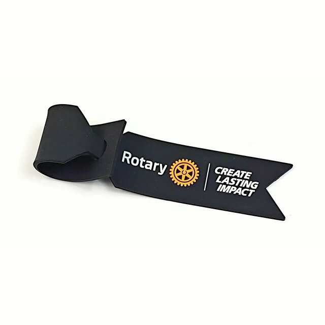 2026-2027年度 国際ロータリー会長メッセージ シリコン製スーツケースタグ ラゲッジタグ ネームタグ rotary ロータリー いつもの旅や例会に。 サイズ： 24 × 4 cm素材： シリコン重量： 24.2 g 5