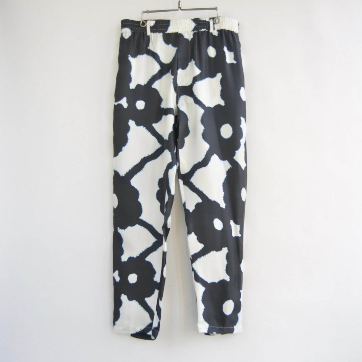 BANANA TIME (バナナタイム)TAPERD2 PANT(UNISEX) BLEEDING FLOWERS ECRUBLACK
