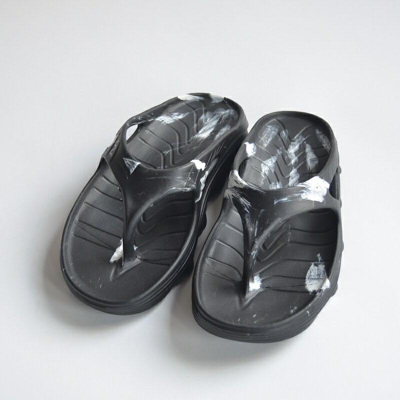 Rakuten - doubleu（ダブリュー） RIVE Painted Recovery Thong Sandals 7430-Black/White