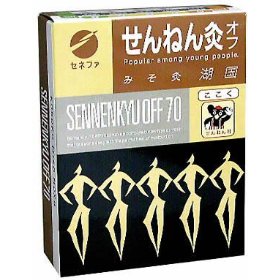 ■商品名 せんねん灸.オフ.みそ ■内容量 70点 ■商品の特長 「せんねん灸オフ みそきゅう 湖国」は、もぐさの中にみそ成分を入れた、ワンタッチタイプのお灸です。従来のみそ灸はみそを皮膚の上に置き、その上にもぐさを置いておこなっていましたが、「せんねん灸オフ みそきゅう 湖国」は、そうしたわずらわしい一切の手間を完全に省いた現代向きのみそ灸です。いろいろなお灸を楽しみたい方に。 ■使い方 1.台座の裏の薄紙をはがしてください。 2．ライター・マッチ等で巻きもぐさに火をつけてください。 3．説明書をご参考にして、ツボに順次施灸してください。 4．熱さを強く感じられる方は、すぐに取り除いてください。 　　 ■注意事項 ・熱さを強く感じられる方は、すぐ取り除いてください、水泡が生じ痕が残る場合があります。 ・お肌の弱い部分(特に腹部)のご使用には十分ご注意ください。 ・顔面の施灸はさけてください。 ・幼児の手の届くところに置かないでください。 ・使用上の注意を必ずお読みいただき、正しくお使いください。 　　 文責 登録販売者　大西　隆之 広告文責 (株)フェリックスコーポレーションお客様専用ダイヤル 06-6556-6663 ■販売元 セネファ株式会社 ■区分 日本製・医療用具 【医薬品使用期限について】医薬品の使用期限は365日以上のあるものをお送りします。【医薬品販売に関する記載事項】（必須記載事項）はこちら