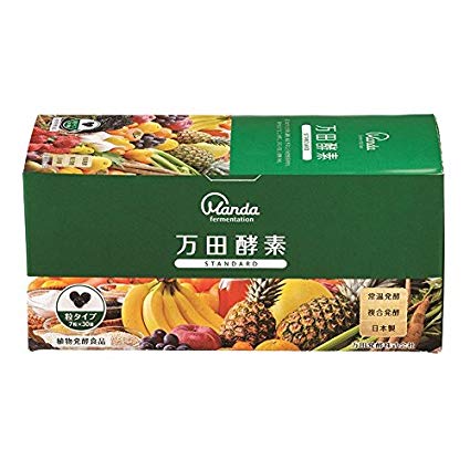 商品の特長 ●54種類の植物の生命力と23年間の研究成果をギュッと凝集した万田酵素スタンダード粒タイプです。 ●日本国内を中心に選び抜かれた「果穀藻菜」（「果」…熟した果実、「穀」…豊かな穀物、「藻」…海の藻類、「菜」…大地の栄養をたっぷり含んだ野菜類）を3年3ヵ月以上もの間発酵・熟成しました。 ●食生活改善から健康を目指す方にお勧めする植物発酵食品です。 ※原材料にオレンジ・くるみ・ごま・大豆・バナナ・りんごを使用しています。 内容量 7粒×30包 使用方法 健康補助食品として1日1〜2包を目安に適宜お召し上がりください。 原材料 糖類（黒糖、果糖、ブドウ糖）、大粒果実（リンゴ、カキ、バナナ、パインアップル）、穀類（白米、玄米、もち米、アワ、大麦、キビ、トウモロコシ）、かんきつ類（ミカン、ハッサク、ネーブルオレンジ、イヨカン、レモン、夏ミカン、カボス、キンカン、ザボン、ポンカン、ユズ）、豆・ゴマ類（大豆、黒ゴマ、白ゴマ、黒豆）、 小粒果実（ビワ、ブドウ、アケビ、イチジク、マタタビ、山ブドウ、山桃、イチゴ、ウメ）、根菜類（ニンジン、ニンニク、ゴボウ、ユリ根、レンコン）、海藻類（ヒジキ、ワカメ、ノリ、青ノリ、コンブ）、ハチミツ、クルミ、澱粉、キュウリ、セロリ、シソ 栄養成分表示 熱量313kcal、たんぱく質4.8g、脂質0.5g、炭水化物82.2g(糖質62.5g、食物繊維19.7g)、食塩相当量0.5g、 ビタミンB6 0.1〜0.4mg 広告文責 (株)フェリックスコーポレーションお客様専用ダイヤル 06-6556-6663 メーカー（製造） 万田発酵(株) 広島県尾道市因島重井町5800-95 お客様相談室：0120-00-5399 区分 日本製・健康食品 　　