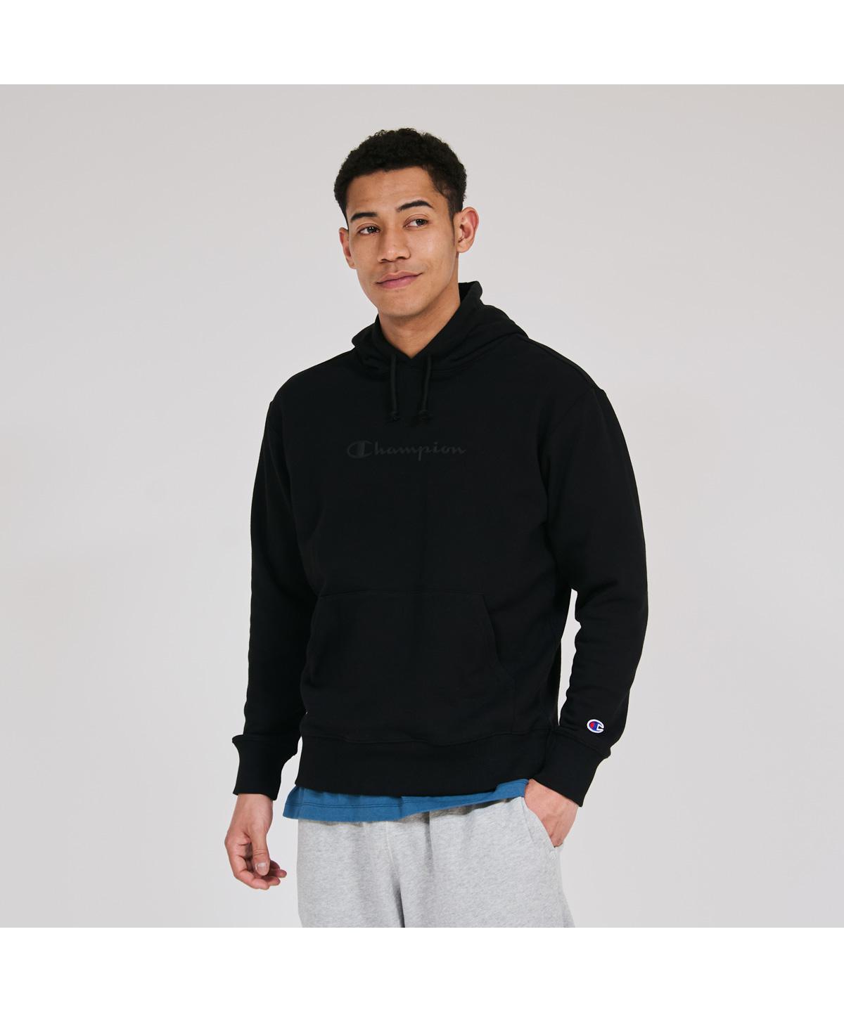 Champion®（チャンピオン）のスウェットシャツは、「ザ キング オブ スウェットシャツ」と評されるほど、世界中の多くのファンに愛されてきました。環境に配慮して生産されたサステナブルなアメリカ綿とリサイクルポリエステルをブレンドした、裏毛素材のショートスリーブクルーネックスウェットシャツです。ポリエステル糸を芯としてその周りをコットンでカバーした特殊な糸を部分的に使用。肌触りの良いコットンの風合いを活かしつつ、コットン100％に比べて乾きやすく型くずれしにくいのが特長です。シーンやシーズンを選ばず着用できるユーティリティアイテムで、豊富なカラーバリエーションも魅力です。左胸にブランドカラーのCロゴ刺繍入り。2026SSシーズンは新色として、スカイブルー、グリーン、ライトブラウンを追加しました。同素材を使用したスウェットパンツ（C3-Y223）も展開しているので、セットアップでの着用もオススメです。※3L-5Lの大きなサイズ（C3-Z020L）も展開しています。【モデル情報】オックスフォードグレー/身長 178cm/着用サイズ Lグリーン/身長 178cm/着用サイズ L 【重要】追加のご注文や複数のご注文の発送について ご注文完了後の追加注文・複数の注文を1つにまとめて発送することはできません。 ご注文完了前に、ご注文内容・個数をご確認ください。・メーカー希望小売価格はメーカーカタログに基づいて掲載していますブラック オフホワイト ヘザーグレー ネイビー 素材 CVC French Terry 本体：コットン70％ ポリエステル30％ リブ部分：コットン95％ ポリウレタン5％ 製造国 中国 サイズMLXL肩幅44cm46cm48cm 袖丈58cm60cm62cm 身丈64cm67cm70cm 身幅53cm55cm57cm サイズはアメリカ企画サイズではなく、日本企画サイズです。 実際のサイズと若干の誤差が生じる場合がございます。 弊社では±2cmまでを許容範囲としております。 洗濯により若干の縮みがございます。 モニタなどの環境で、写真と実際の商品とは色が多少異なる場合があります。