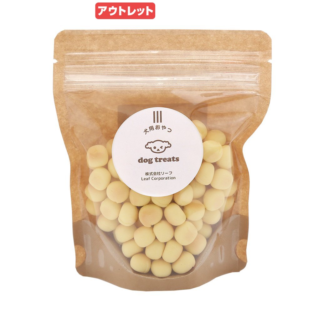 メーカー：(株)リーフ Leaf Corp品番：窒無 ▼割▼アウトレット理由消費期限2026年10月01日のためアウトレット価格になっております。お知らせ※2024年5月20日ロットより、馬鈴薯澱粉の一部が安定剤(酢酸澱粉)に変更になりました食物繊維豊富な健康ボーロPackun　Bakery　国産　さつまいもボーロ　60g対象全犬種機能おやつライフステージオールステージ（生後6ヶ月以上）特長●食物繊維豊富なさつま芋ペーストにやさしい甘味の蜂蜜を加えて作られたごほうびに最適なワンちゃん用のボーロです。●カンタンにつぶすこができる硬さ。サクサク食感で子犬からシニア犬まで幅広くオススメです。●おやつに、ごほうびに、ワン友のプレゼントに。ワンちゃんと一緒に過ごす楽しい時間にピッタリなプレミアムなボーロです。●保存に便利なチャック付き袋に入っています。内容量60g原材料さつまいもペースト・馬鈴しょ澱粉・メレンゲ・蜂蜜・蝦夷ウコギエキス・安定剤(酢酸澱粉)原産国・加工地日本与え方●愛犬のおやつとして少量与えてください。 保存方法●直射日光や高温多湿の場所は避けて保存してください。●開封後はなるべく早めにお与えください。 ご注意※6ヶ月未満の幼犬には与えないでください。※本品は犬用おやつです。※与えすぎにご注意ください。※本品を与える際は、喉に詰まらせないよう様子を見ながら与えてください。 シリカゲル　A形　青ゲル入り　5g　10袋セット　乾燥剤　ドライフード　保存肌に優しいヒアルロン酸配合　ノンアルコール　チャームオリジナル　ウェットティッシュ　ウェット80枚　お一人様19点限り犬　おやつ　ボーロ　国産　ブルーベリーボーロ　60g（原材料改定）犬　おやつ　ボーロ　国産　ヤギミルクのヘルシーボーロ　60g（原材料改定）片手で取りだせるおやつポーチ　ワンハンド　レザートリーツポーチ　ダークブラウン　ハンドメイド　犬　用品　Leaf片手で取りだせるおやつポーチ　ワンハンド　レザートリーツポーチ　キャメル　ハンドメイド　犬　用品　Leaf … usahokan　usahathu　_dog　usymlist　oytdry_dg　bakerycocoacook　犬用おやつ　手作り　国産　厳選素材　おやつ　犬フード　ドッグフード　スナック　さつまいも　おかし　ボーロ　201811112　ASR　opa2_yoko　pus2208leaf05　melma2209dogoimo　micheck　202304leafrakudgcoupon　mlakidog2309potat　y18m11　usa2flist　melma2409atmvegetable　usatotal　pus2504leaf04　pus2505leaf04　point06leaf02　pus2508leaf02　melma2508potato　leafdogautumn　アウトレット品　outletstore■この商品をお買い上げのお客様は、下記商品もお買い上げです。※この商品には付属しません。■シリカゲル　A形　青ゲル入り　5g　10袋セット　乾燥剤　ドライフード　保存肌に優しいヒアルロン酸配合　ノンアルコール　チャームオリジナル　ウェットティッシュ　ウェット80枚　お一人様19点限り犬　おやつ　ボーロ　国産　ブルーベリーボーロ　60g（原材料改定）犬　おやつ　ボーロ　国産　ヤギミルクのヘルシーボーロ　60g（原材料改定）片手で取りだせるおやつポーチ　ワンハンド　レザートリーツポーチ　ダークブラウン　ハンドメイド　犬　用品　Leaf片手で取りだせるおやつポーチ　ワンハンド　レザートリーツポーチ　キャメル　ハンドメイド　犬　用品　Leaf