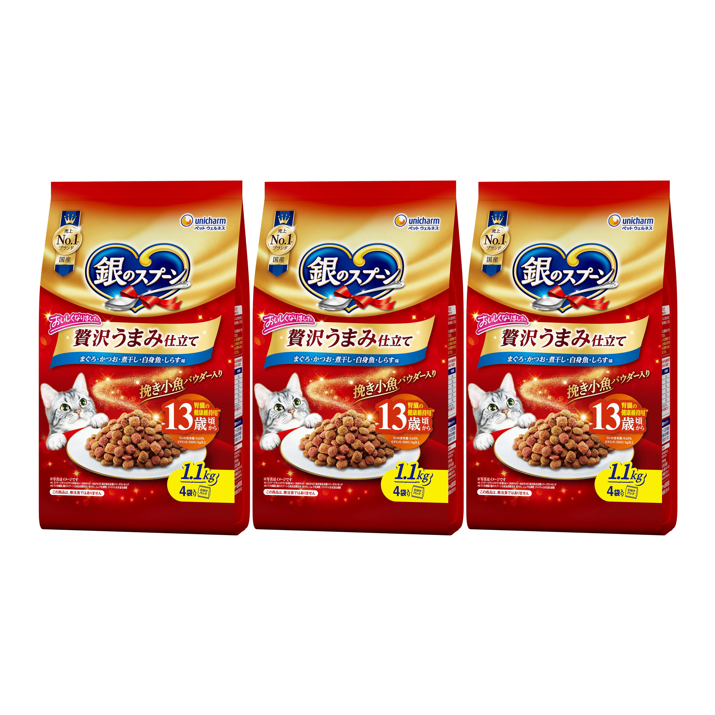 メーカー：ユニチャームお魚のうまみたっぷりの贅沢うまみ仕立て！銀のスプーン　贅沢うまみ仕立て　13歳頃から　まぐろ・かつお・煮干し・白身魚・しらす味　1．1kg（275g×4）×3対象猫タイプドライフード機能総合栄養食ライフステージ13歳以上の猫特長●お魚のうまみをギュッと閉じ込めた粒に、かつお節・挽き小魚入りの風味豊かな美味しさのキャットフードです。●カリッと食感の美味しいまぐろ入り粒入り●腎臓の健康維持に配慮して、リンを制限した栄養設計（※約75％）●腎臓の健康維持に配慮して、ナトリウムの含有量を調整●ビタミンEを強化した総合栄養食なので、健康維持により、免疫力維持をサポート（※約435％）●ねこの下部尿路の健康維持に配慮して、マグネシウム量を調整（含有量0．08％：標準値）※銀のスプーン全成長段階用比内容量1．1kg（275g×4）×3原材料穀類（トウモロコシ、コーングルテンミール、小麦粉、パン粉）、肉類（ポークミール、ビーフミール、チキンミール、チキンエキス）、動物性油脂、魚介類（フィッシュエキス、フィッシュミール、煮干パウダー、かつお節、まぐろミール、かつおミール、白身魚ミール、乾燥シラス）、セルロースパウダー、酵母、野菜類（ビートパルプ）、酵母エキス、ミネラル類（カルシウム、塩素、コバルト、銅、鉄、ヨウ素、カリウム、マンガン、ナトリウム、リン、亜鉛）、調味料、ビタミン類（A、B1、B2、B6、B12、C、D、E、K、コリン、ナイアシン、パントテン酸、ビオチン、葉酸）、着色料（二酸化チタン、赤色102号、赤色106号、黄色4号、黄色5号）、アミノ酸類（タウリン）、酸化防止剤（ミックストコフェロール、ハーブエキス）保証成分タンパク質：30．0％以上、脂質：16．0％以上、粗繊維：3．0％以下、粗灰分：7．0％以下、水分：10．0％以下、ビタミンA：15000IU／kg以上、ビタミンE：350IU／kg以上、ビタミンB1：14mg／kg以上、ビタミンB2：14mg／kg以上、ビタミンB6：14mg／kg以上、ビタミンB12：0．12mg／kg以上、カルシウム：0．85％、リン：0．65％、ナトリウム：0．45％、マグネシウム：0．08％カロリー400kcal／100g生産国日本ご注意※本品は13歳以上の猫用です。対象年齢の猫以外には与えないでください。※天然の原材料を使用しているため、色や形状などにばらつきがみられることがありますが、品質に問題はありません。※旨み成分が固まったり、粒などに付着してシミのように見える場合がありますが、品質に問題はありません。お問い合わせについて商品の不明点につきましては、下記にお問い合わせください。ユニ・チャーム株式会社　ペットケアダイヤルTEL：0120−810−539 … 銀のスプーン　贅沢うまみ仕立て　13歳頃から　まぐろ・かつお・煮干し・白身魚・しらす味　1.1kg(275g×4)　4520699319819　猫　猫用　フード　えさ　餌　ご飯　ごはん　カリカリ　ドライ　ドライフード　ユニ・チャーム　ユニチャ—ム　銀スプ　鮪　まぐろ　かつお　煮干し　にぼし　魚　フィッシュ　猫フード　キャットフード　猫用フード　ねこ　catfood　シニア　シニア猫　高齢猫　高齢　13歳　20260416　kak　y26m04　まとめ　まとめ買い銀のスプーン　贅沢うまみ仕立て　13歳頃から　まぐろ・かつお・煮干し・白身魚・しらす味　1．1kg（275g×4）構成する商品内容は在庫状況により予告無く変更になる場合がございます。予めご了承下さい。