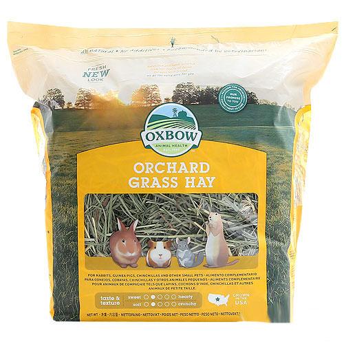 メーカー：OXBOW品番：黄パケ　FO−41甘い香りの牧草オーチャードグラスは主食やおやつにも！OXBOW　オーチャードグラス　1130g対象うさぎ、モルモット、チンチラ、その他小動物用特長●オーチャードヘイは理想的な低タンパク質、低カルシウムで高繊維質の食料です。●エキゾチック動物専門獣医師らも認めているように、グラスヘイ（イネ科の干し草）は、草食動物（ペット）の健康には不可欠な食料です。内容量1130g原材料オーチャードグラスヘイ保証成分粗タンパク質：7．0％以上、粗脂肪：1．50％以上、粗繊維：32．0％以下、水分：15．0％以下生産国アメリカ与え方●給餌制限はありません。食事として、また生活環境を豊かにする為に常に備えておきましょう。●小型の草食動物の食餌の75％は、グラスヘイを与えるのが理想です。●ペットの食事を豊かにするためには、異なる種類の牧草をミックスすることもオススメです。ペットの好みを発見するためには、様々な味覚や歯ごたえのものをお試しください。ご注意※本品は小動物専用フード・敷材です。これ以外の目的には使用しないでください。※直射日光を避け、涼しい乾燥した場所に原袋のまま貯蔵してください。※収穫時期・天候等の条件により、牧草の色が写真と異なる場合があります。※茎や葉の内容量の割合や硬さ等にバラつきがあります。ご了承ください。OXBOW　ウエスタンチモシー　ヘイ　1130g　うさぎ　小動物　牧草OXBOW　エッセンシャルアダルトラビットフード　4．5kg　うさぎ　フード令和7年産　スーパープレミアムホースチモシーチャック袋　600g　お一人様6点限り　うさぎ　牧草　一番刈り　高品質バニーセレクション　ロップイヤー専用　1．3kg　うさぎ　フード　イースター … 小動物　鳥　ウサギ　牧草　チモシー　OXBOW　オーチャードグラス　1130g　ハムスター　床材　敷材　オックスボウ　chimosy_ink　sim97tx5ln_shdbt　smt9l_oxbam　rkyftp0_10_oxbw　_oxbow0515　0744845402963　kh88　744845-402963　主食　bnr_oxbow　minaosifood_rab　opa2_yoko　size_unmeasure　モルモット　チンチラ　デグー　兎　ギニアピッグ　デグーマウス　テンジクネズミ　プレーリードッグ　ジリス　リチャードソンジリス■この商品をお買い上げのお客様は、下記商品もお買い上げです。※この商品には付属しません。■OXBOW　ウエスタンチモシー　ヘイ　1130g　うさぎ　小動物　牧草OXBOW　エッセンシャルアダルトラビットフード　4．5kg　うさぎ　フード令和7年産　スーパープレミアムホースチモシーチャック袋　600g　お一人様6点限り　うさぎ　牧草　一番刈り　高品質バニーセレクション　ロップイヤー専用　1．3kg　うさぎ　フード　イースター