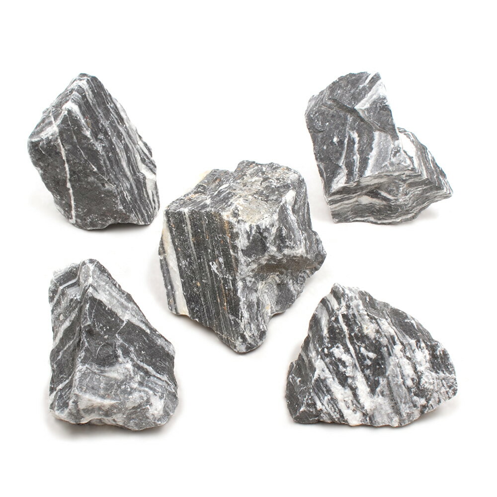 雲を裂く龍の軌跡！形状お任せ　龍迅石　Mサイズ（約13〜18cm）　5個対象淡水用特長●「龍迅石（りゅうじんせき）」は高速で翔ける龍が雲を裂いたかのような、直線的な縞模様が魅力のレイアウトストーンです。●全体的に直線的・平面的な構造のものが多く、安定感のある配置ができます。●直線的な構造と模様をどう活かすかが石組のポイントです。線の方向を意識して配置すると良いでしょう。●流木との相性も良く、特に直線的な形状のものと組み合わせると、引き締まった景観を作り出すことができます。●比較的水質への影響が小さく、弱酸性の水質を好む熱帯魚や、水草レイアウト水槽にも安心してお使いいただけます。数量5個サイズ（約）最大辺：13〜18cm※天然石となりますので、形状や色味にはバラツキがございます。予めご了承ください。ご注意※ご使用前によく水で洗ってから水槽へ投入してください。※サイズは形状により表示寸法と多少異なる場合がございます。予めご了承ください。※必ず底床を敷いてレイアウトをしてください。石を底面に直置きすると、水槽に傷をつける恐れがあります。※天然石ですので、脆い部分があり発送中に割れてしまうことがあります。予めご了承ください。※苔などが付着している場合がございます。予めご了承ください。※水洗い等をする際は、鋭い部分がございますので、ケガをなさらないよう十分に注意してお取扱いください。※石は種類に関わらず、多少の硬度の上昇を招きます。水質の変化に敏感な種類の生体を飼育されている水槽にご使用の場合には、十分にご注意くださいませ。※商品画像はサンプルです。同じ形状とはなりませんので、あらかじめご了承ください。形状お任せ　龍迅石　サイズミックス　3kg　30cm水槽向け　アクアリウム　レイアウト素材形状お任せ　龍迅石　サイズミックス　5kg　45cm水槽向け　アクアリウム　レイアウト素材形状お任せ　龍迅石　サイズミックス　10kg　60cm水槽向け　アクアリウム　レイアウト素材 … 形状お任せ　龍迅石　Mサイズ（13〜18cm）　5個　アクアリウム　レイアウト素材　2250008098464　石　アクアリウム用品　アクア用品　レイアウト素材　レイアウト　素材　熱帯魚　アクアリウム　パルダリウム　コケリウム　アクアテラリウム　水槽用アクセサリ　隠れ家　かくれが　水草レイアウト　ネイチャーアクアリウム　レイアウトストーン　飾り石　岩　自然石　天然石　石組レイアウト　岩組レイアウト　爬虫類　金魚　メダカ　日淡　日本産淡水魚　水草　20250811　y25m08　kszk　seitaieventlo202509　leaf26m03lts03形状お任せ　龍迅石　Mサイズ（約13〜18cm）　1個　アクアリウム　レイアウト素材構成する商品内容は在庫状況により予告無く変更になる場合がございます。予めご了承下さい。■この商品をお買い上げのお客様は、下記商品もお買い上げです。※この商品には付属しません。■形状お任せ　龍迅石　サイズミックス　3kg　30cm水槽向け　アクアリウム　レイアウト素材形状お任せ　龍迅石　サイズミックス　5kg　45cm水槽向け　アクアリウム　レイアウト素材形状お任せ　龍迅石　サイズミックス　10kg　60cm水槽向け　アクアリウム　レイアウト素材