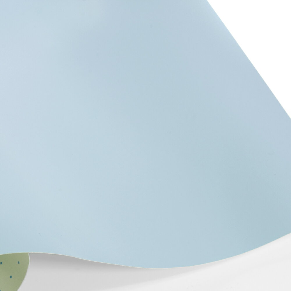 メーカー：(株)リーフ Leaf Corp毎日見るものだからこだわる価値がある！水槽にひと手間加えるだけで芸術的なアクアライフを演出します！バックスクリーン　ARTI（アルティ）90ベビーブルー（95×50cm）対象淡水・海水両用特徴裏面に糊が塗布された、水槽に直接貼り付けるタイプのバックスクリーンです。本品は30cm水槽に最適なサイズになっております。バックスクリーンを貼付することで、熱帯魚や水草などをより際立たせるなどの効果があります。レイアウトにこだわるあなたへおすすめしたい、バックスクリーン「アルティシリーズ」。アクアリウムを芸術的に楽しんでみませんか？サイズ（約）幅95×高さ50cmご注意※本品は観賞魚用品です。目的以外の用途には使用しないでください。※バックスクリーン単体の商品です。【バックスクリーンの貼り方】作業に必要な用品水槽、スターターキット2（スプレーボトル、カッター、ゴムヘラ等）、タオル（数枚）、中性洗剤1．作業前の準備作業前に水槽をきれいに洗い、キズがつかないようタオル敷き作業面を上にして水槽をのせます。※スプレーを使いますので、ぬれても大丈夫なところで作業してください。2．水槽表面の汚れ落とし水槽の表面の微細な汚れ（シリコンなど）をそぎ落とします。カッターを取り出し、刃だけを使います。ガラス面に刃をあてガラスにキズがつかないよう丁寧に滑らせそぎ落とします。※作業の際は怪我のないよう十分にご注意ください。その後、スプレーに水と少量（1％程度、洗剤の濃度により加減してください）中性洗剤を入れ、ガラスにたっぷりとスプレーします。ゴムヘラで表面のほこりなどを落としていきます。流れた水はタオルで受け取ります。3．フィルムの貼り付けフィルムを用意します。きれいになったガラス面にスプレーをしてフィルムが貼りやすいよう、ぬらしておきます。フィルムの角を水槽のはじにあて、手で押さえながらしずかに裏紙をはがしていきます。フィルムが折れないよう注意してください。ここで、ゴムへらのすべりをよくするためフィルム表面にスプレーします。フィルムを密着させるためゴムへらを中央から外に向かって丁寧に押し出します。（フィルムがずれないよう注意してください）4．フィルムのカットじゅうぶん密着した（水分や気泡が無い状態）で余分なフィルムを水槽のふちに合わせてカットしていきます。切れが悪い刃を使いますときれいに切り落とせません。切れにくい場合は刃を交換してください。※作業中、手を切らないようじゅうぶんに気をつけてください。切り終えたところ、タオルで余分な水分をふき取り気泡や水分の残りを確認し、残っているようでしたらスプレーをかけへらで押し出します。5．仕上げフィルムがはがれにくくならないよう、カッターの刃の部分を使用して切り落し部分の細かい仕上げをします。手を切らないように、またガラスを傷つけないよう注意を払って丁寧に仕上げてください。6．完成完成です。あとは自然乾燥で乾くのを待ちます。水槽を起こす際はフィルムがずれないよう注意してください。※作業の際は怪我のないよう十分にご注意ください。ガラス水槽　アクロ90スリム　90×30×36cm　90cm水槽　お一人様1点限りアクロ　TRIANGLE　LED　VIVID　900　水草育成　照明　水槽　アクアリウム　ライト　90cm水槽アクロ　化学反応式CO2ジェネレーターセット　クエン酸重曹付属　水草育成CO2フルセット　チャームオリジナルコンパクトレギュレーターBセット（6mm対応電磁弁＆タイマー付き）　水草　CO2添加　おまけ付きフィルム貼り道具セット … バックスクリーン　ARTI　アルティ　90　ベビーブルー　95×50cm　90cm用　90cm水槽用　90cm　アクアリウム用品　naisyoku_syukei　hwlist　金魚・メダカ　アクア用品　水槽・台・フタ他　45cm水槽用　Leaf　Corp　器具　arti_series　CNH　artiパステル　CNI　動画　映像　ムービー　hw1fnslist　kszk　20230613　y23m06　4582645933876　pus2308leaf03　arti_byblue■この商品をお買い上げのお客様は、下記商品もお買い上げです。※この商品には付属しません。■ガラス水槽　アクロ90スリム　90×30×36cm　90cm水槽　お一人様1点限りアクロ　TRIANGLE　LED　VIVID　900　水草育成　照明　水槽　アクアリウム　ライト　90cm水槽アクロ　化学反応式CO2ジェネレーターセット　クエン酸重曹付属　水草育成CO2フルセット　チャームオリジナルコンパクトレギュレーターBセット（6mm対応電磁弁＆タイマー付き）　水草　CO2添加　おまけ付きフィルム貼り道具セット