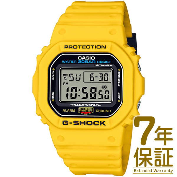 1983年の誕生以来、タフネスを追求し進化を続けるG-SHOCKのアイコンモデルである5600シリーズの初期のカラーモデルを現在にリバイバルさせたモデルです。1987年にG-SHOCKで初めてカラーモデルとして発売され人気を博したイエローモデルDW-5600C-9BVをベースに、G-SHOCKのブランドカラーであるレッドとブラックの替えバンドと替えベゼルをセットにしました。本体のカラーリングはもちろん、文字板のロゴ位置や各文字の配色、液晶の色など細かい部分まで徹底的にこだわり当時のデザインを再現しました。時代が変わってもタフな手元を演出し続けるG-SHOCKの登場です。CASIO(カシオ)型番DWE-5600R-9JR素材ケース：カーボン/樹脂ベルト：樹脂サイズケース：(約)縦48.9×横43.8×厚さ13.7mm重さ：(約)54g腕周り：(約)145-205mmムーブメントクオーツ機能耐衝撃構造（ショックレジスト）カーボンコアガード構造ストップウオッチタイマーマルチアラーム・時報報音フラッシュ機能フルオートカレンダー12/24時間制表示切替ELバックライト（残照機能）EL：ブルーグリーン精度：平均月差±15秒防水機能20気圧防水付属品・専用BOX、説明書、保証書替えベルト×2付きJAN4549526309724シリーズDW-5600RB-2JFDW-5600RB-3JFDWE-5600R-9JR【画像について】画像と実物では、ご使用のブラウザ、モニター解像度により多少色具合が異なって見える場合もございますが、予めご了承ください。型番/JANコード等で検索していただきご自身の判断でご購入ください。イメージ違いなどによる返品は一切お受けできません。【電池について】商品代金に電池代金は含まれておりません。 ※商品に内蔵されている電池は試用電池の為残量が少ない場合がありますのでご了承下さい。【ベルト調整500円+税で承ります！】ご注文時に、ご希望の長さを記載して頂ければ500円+税にてベルト調節を承らせていただきます。 ※革・ラバーベルト、その他特殊なモデルについては調節を承れませんので、予めご了承くださいませ。 【在庫切れの場合について】店の掲載商品は他店でも販売を行っているため、ご注文のタイミングによっては、商品が在庫切れとなる場合がございます。商品管理については十分配慮しておりますが、何卒ご理解いただけますようお願い致します。※トラブル防止の為「ご注文確認メール」が送信されるまで、お振込みをお待ち下さい。商品は厳密なチェックの下、心をこめてお届けいたします。カラーバリエーションDW-5600RB-2JFDW-5600RB-3JFDWE-5600R-9JR