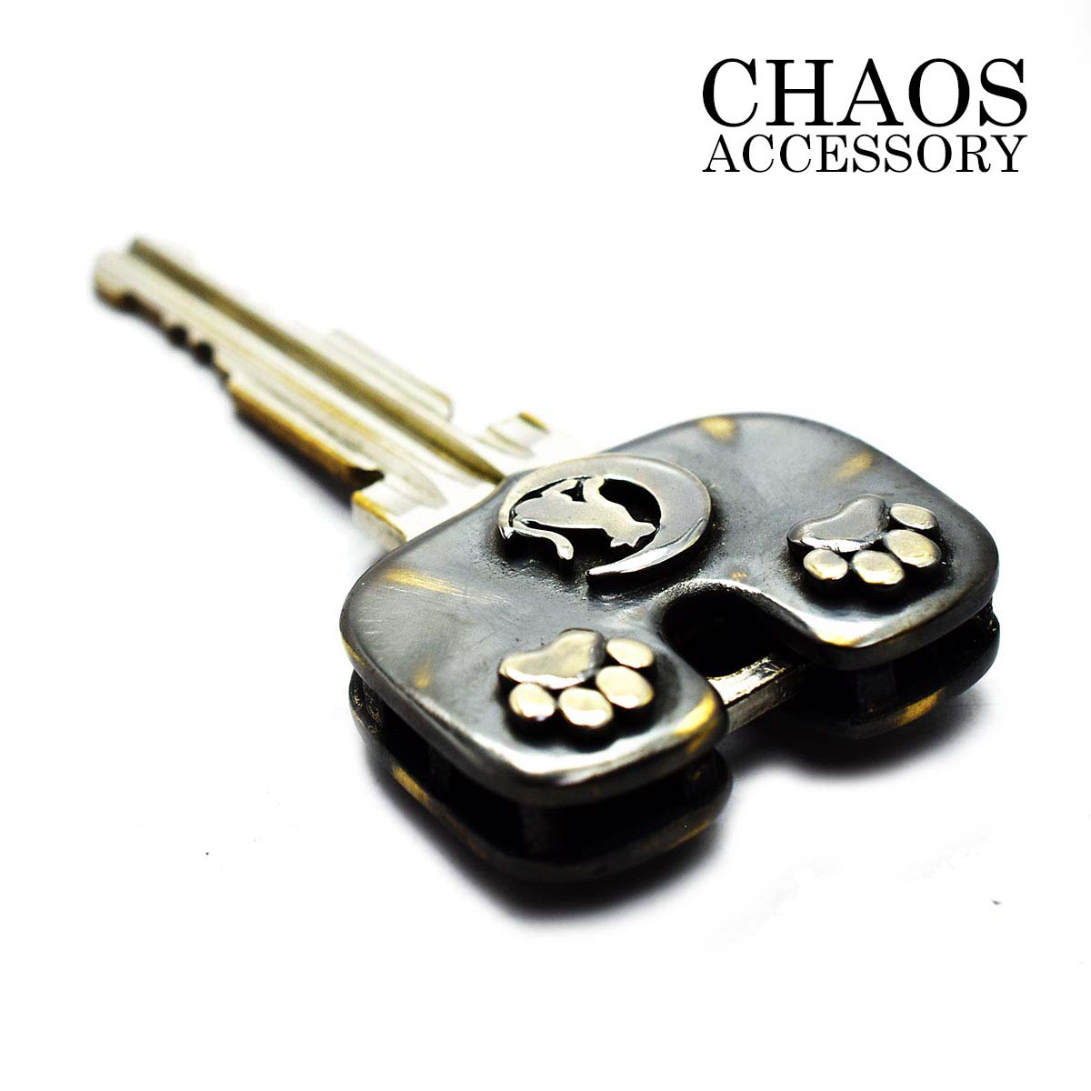 楽天CHAOS Accessoryキーカバー キーリング キーケース キーホルダー【オールドポイント グッドバイブレーションズ Wネーム】【当店限定】メタル キーヘッドカバー 真鍮製 三日月と猫＆肉球 古美加工